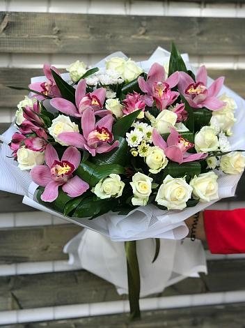 Букет цветов из: Розы и Хризантемы в Мирном Кировской области