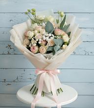 Букет цветов из:  Розы и Лизиантусы в Мирном Кировской области