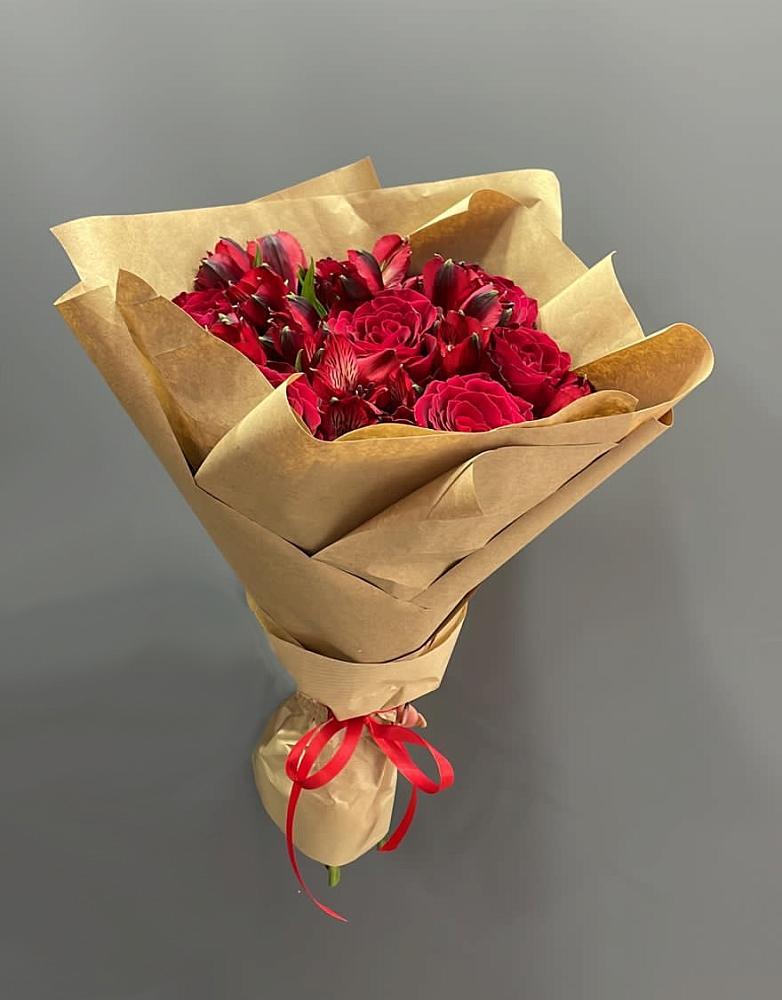 Букет цветов из: Альстромерии и Розы в Мирном Кировской области