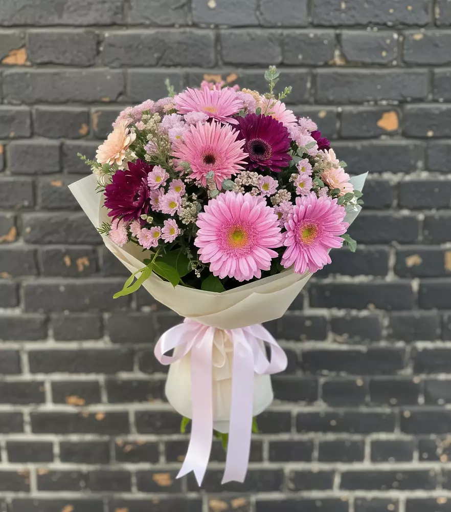 Букет цветов из: Герберы и Хризантемы в Мирном Кировской области