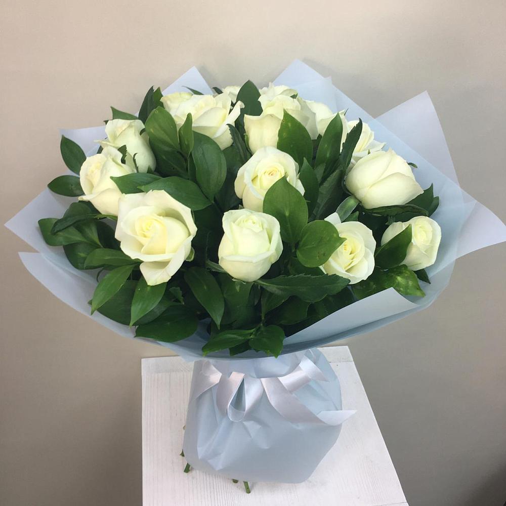 Букет 15 Белых роз Проуд в Мирном Кировской области