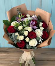 Букет цветов из:  Розы и Альстромерии в Мирном Кировской области