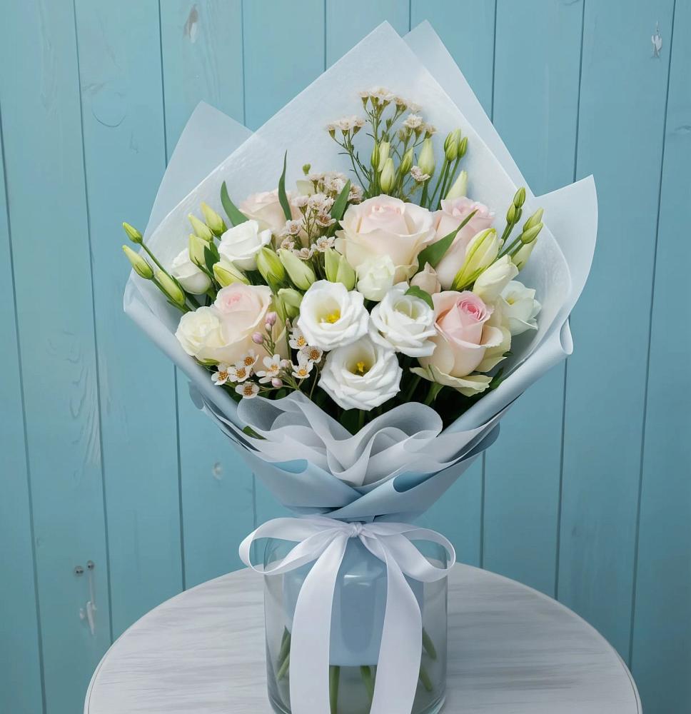 Букет цветов из: Розы и Лизиантусы в Мирном Кировской области