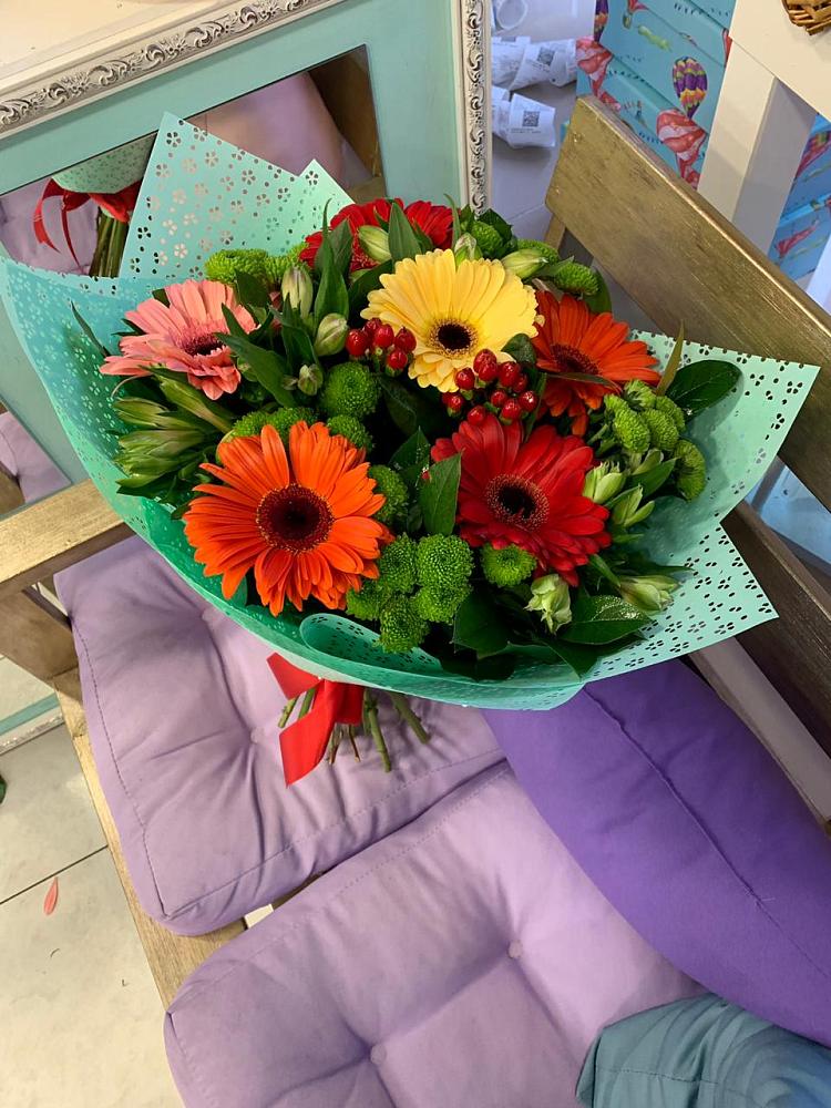 Букет цветов из: Герберы, Хризантемы и Альстромерии в Мирном Кировской области