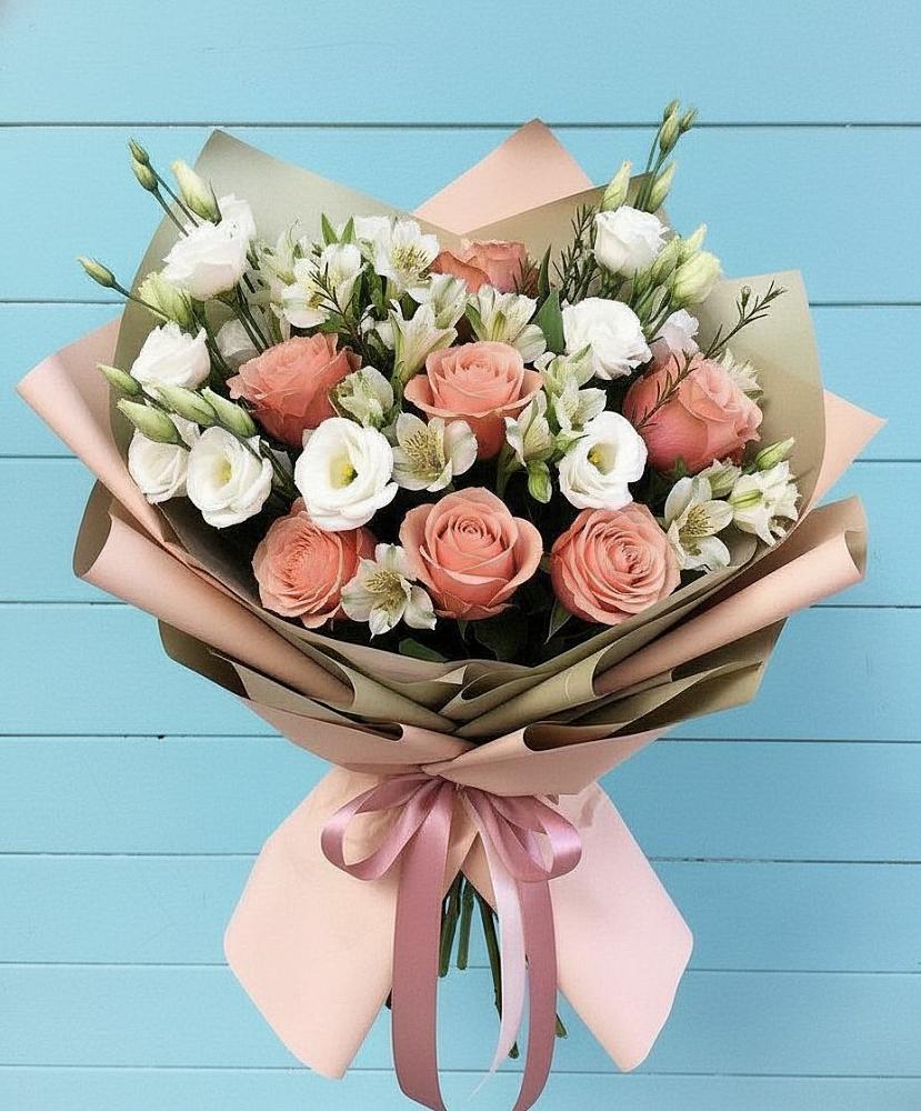 Букет цветов из: Розы, Альстромерии и Лизиантусы в Мирном Кировской области