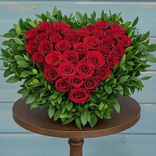 Цветочная композиция из Розы в виде сердца в Мирном Кировской области