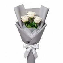 Букет 3 белые розы в Мирном Кировской области