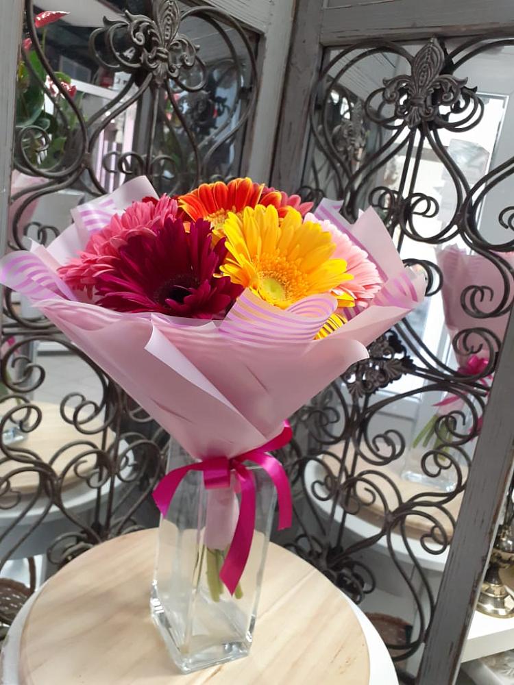 Букет цветов из: Герберы в Мирном Кировской области