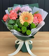 Букет цветов из:  Гвоздики, Розы, Герберы и Хризантемы в Мирном Кировской области
