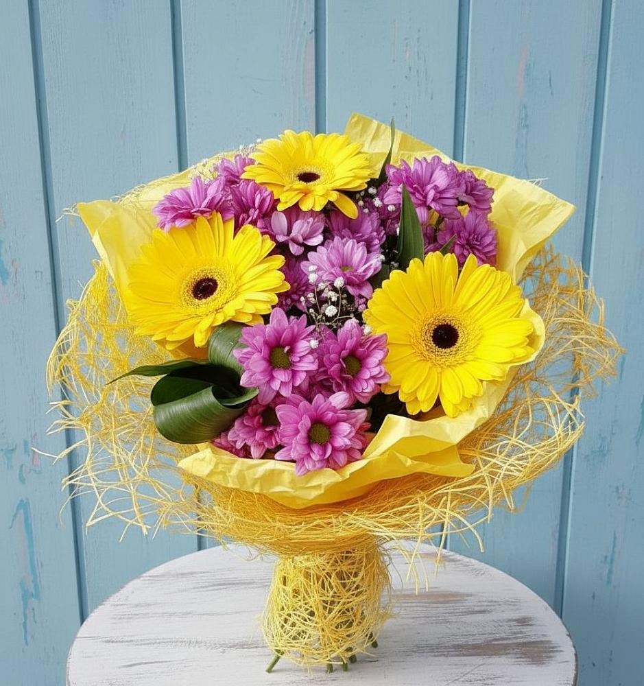 Букет цветов из: Хризантемы и Герберы в Мирном Кировской области
