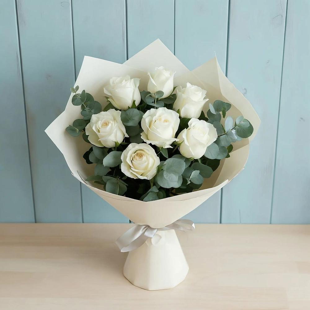Букет Белые розы в Эвкалипте в Мирном Кировской области