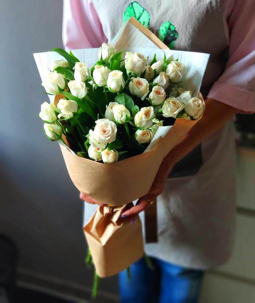 Букет цветов из: Розы в Мирном Кировской области