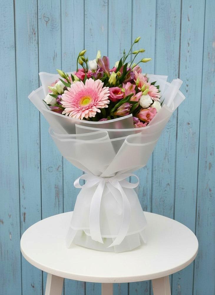 Букет цветов из: Герберы, Альстромерии и Лизиантусы в Мирном Кировской области