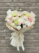 Букет цветов из:  Гвоздики, Розы, Лизиантусы и Хризантемы #REPLACE_PRED# Мирном Кировской области