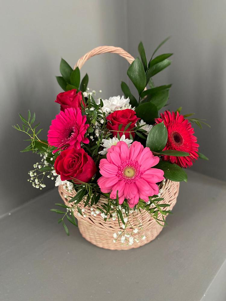 Цветочная композиция из Розы, Хризантемы и Герберы в корзине в Мирном Кировской области