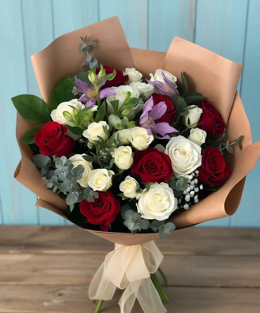 Букет цветов из: Розы и Альстромерии в Мирном Кировской области