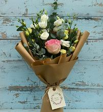 Букет цветов из:  Розы и Лизиантусы в Мирном Кировской области