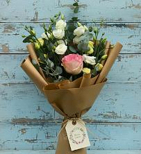 Букет цветов из:  Розы и Лизиантусы в Мирном Кировской области