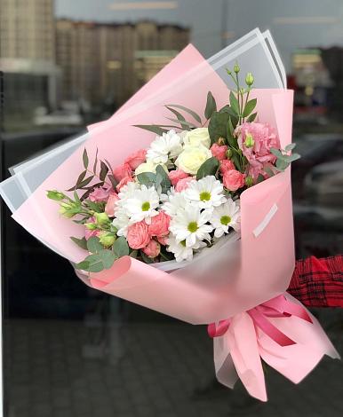 Букет цветов из: Розы, Лизиантусы и Хризантемы в Мирном Кировской области