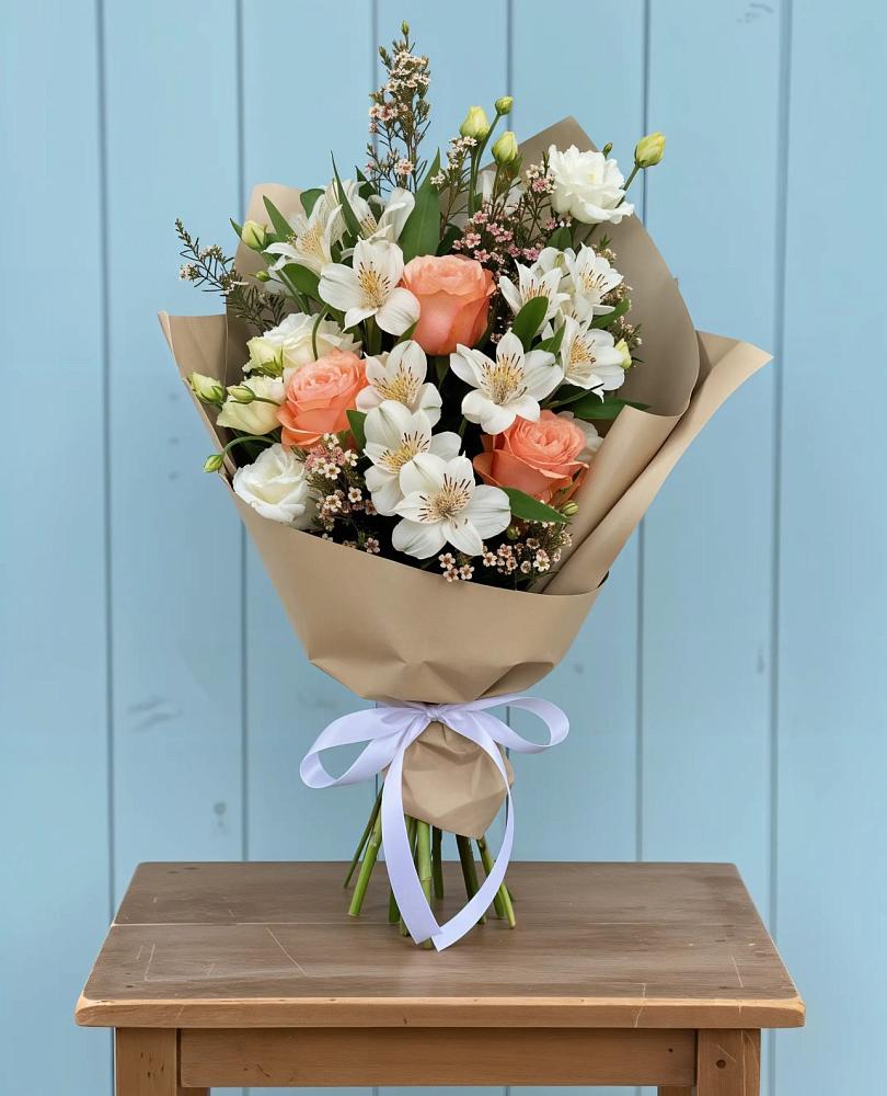 Букет цветов из: Альстромерии, Лизиантусы, Розы и Хризантемы в Мирном Кировской области