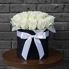 Цветочная композиция из Розы в шляпной коробке в Мирном Кировской области