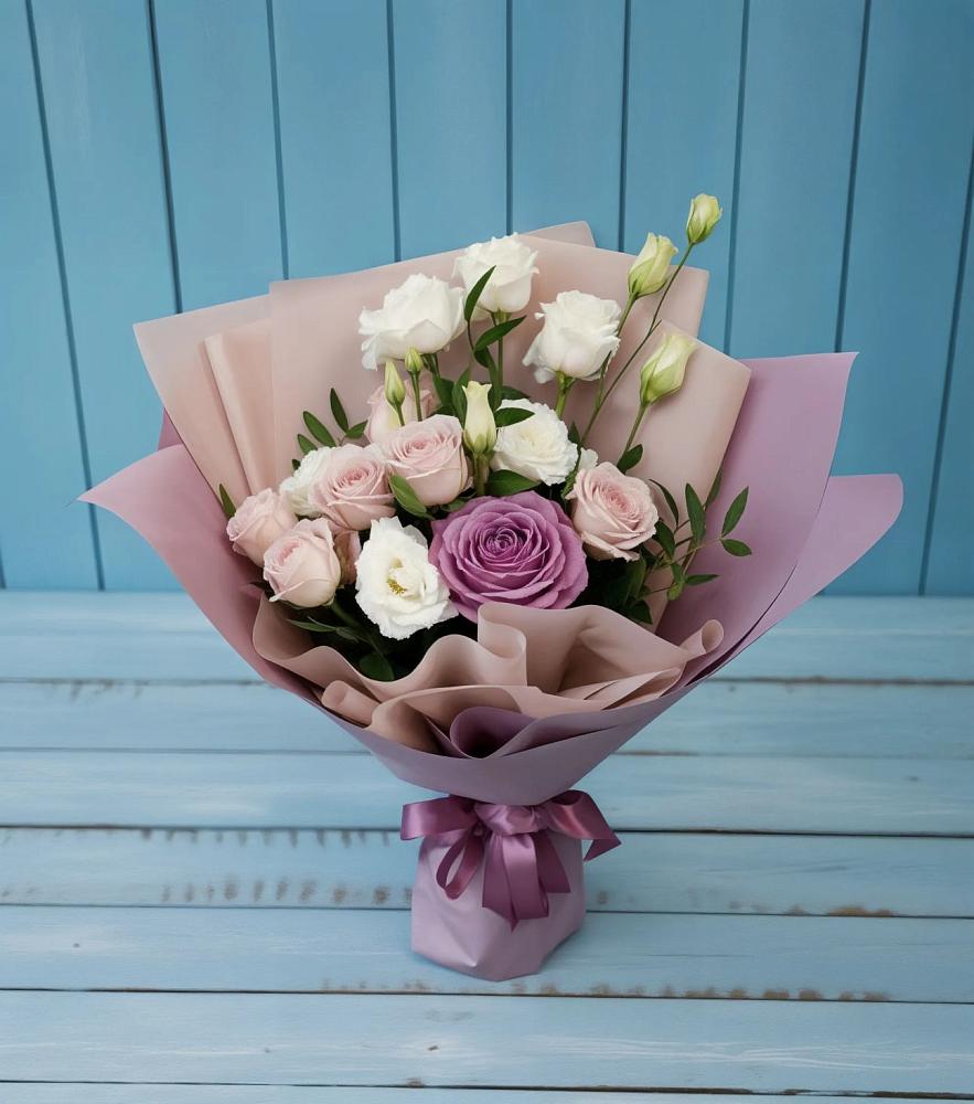 Букет цветов из: Розы и Лизиантусы в Мирном Кировской области