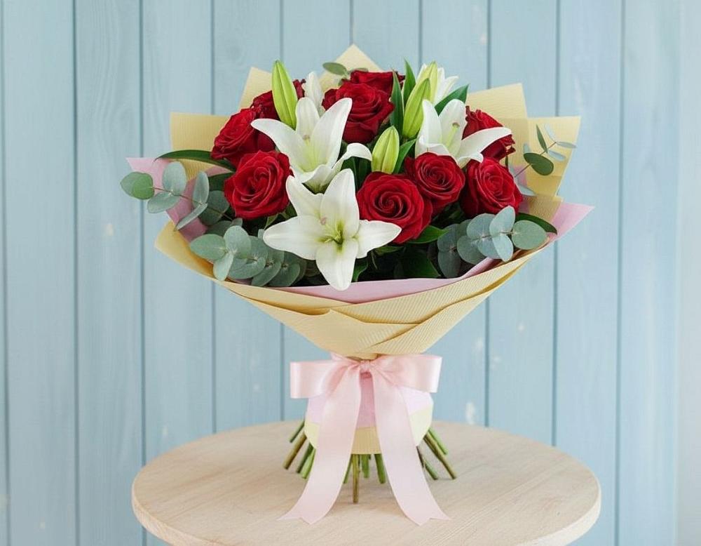 Букет цветов из: Лилии и Розы в Мирном Кировской области